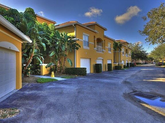 2nd image of 5015 Fairways Cir #302