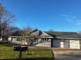 319 S 5th St, Wapello, IA 52653