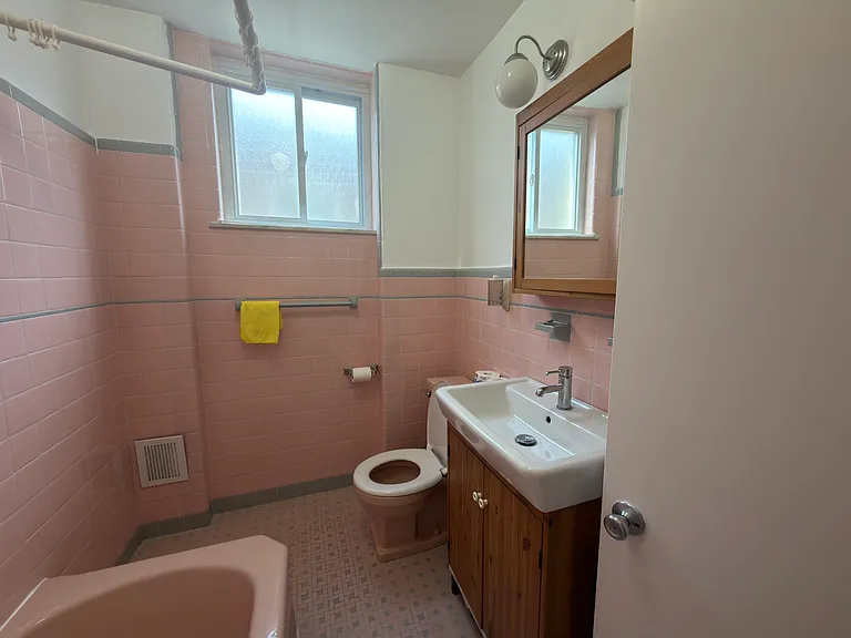 2522 S 8th St — Photo 9