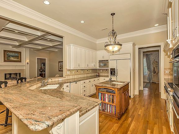 5th image of 5450 Burkett Dr