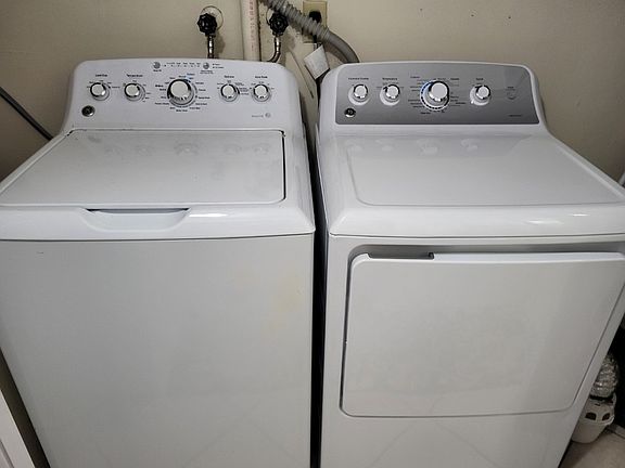 2nd image of 821 NE 18th Ct APT 1