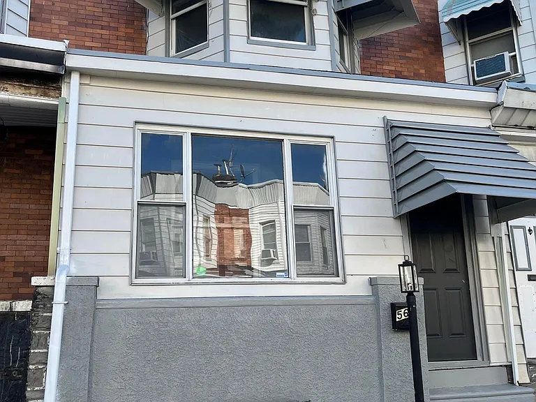 568 E Herman St — Photo 1