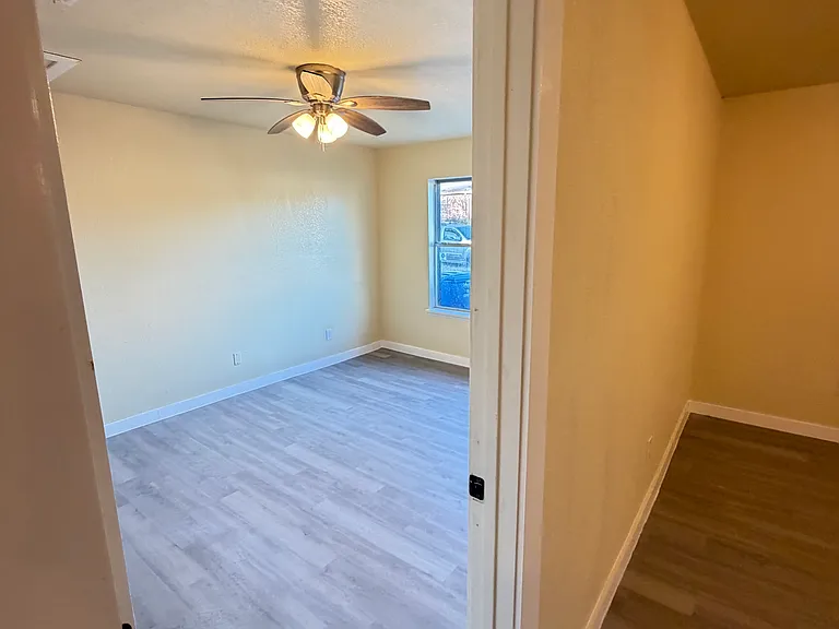 903 Curry Ave — Photo 15