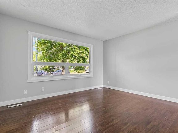 4th image of 767 N Whitehill Way NE