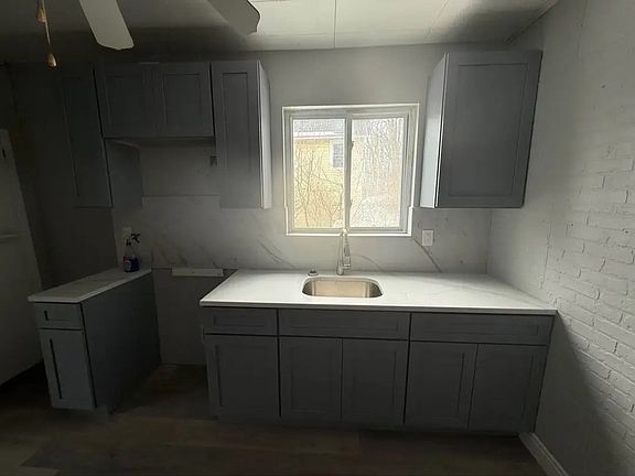 5th image of 1011 Bennett St