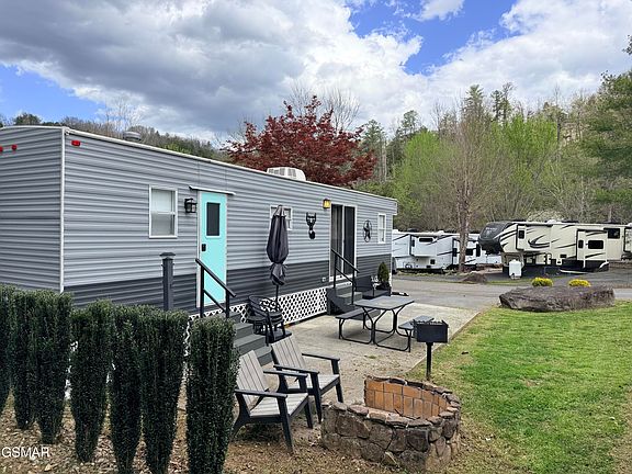 5th image of 4229 E Pkwy #88