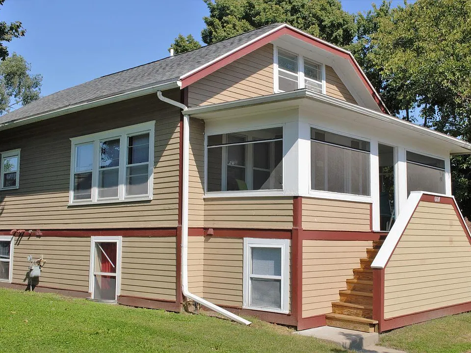 68 W Sarnia St