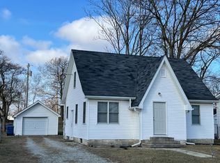 810 Begonia St SE, Demotte, IN 46310