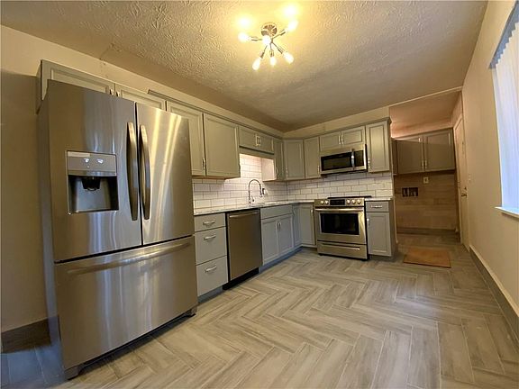 2nd image of 6334 Hollywood Dr