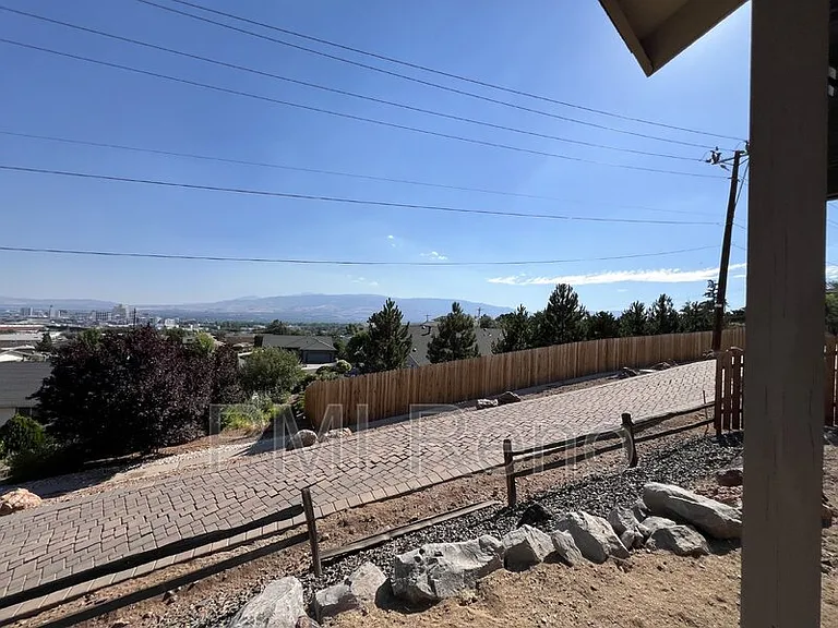 3025 Comstock Dr — Photo 24