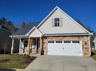 97 Marianne Dr, Hendersonville, NC 28739