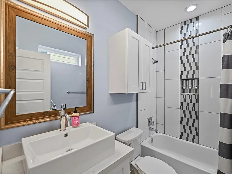 2413 Pease St — Photo 24