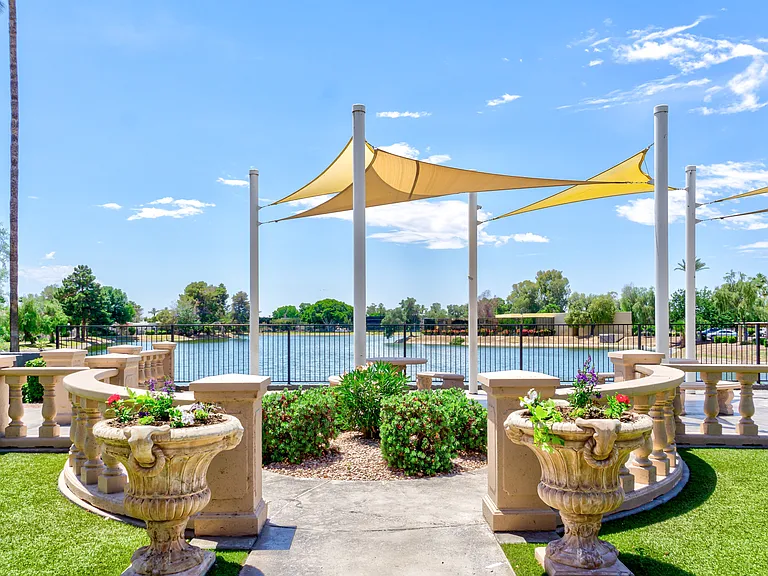 Biltmore on the Lake Apartments