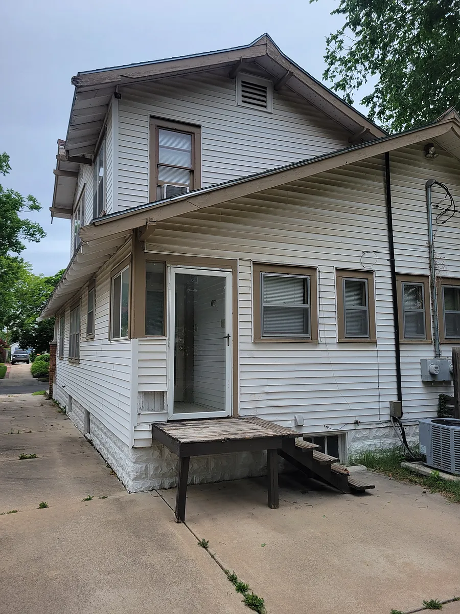 Building Photo - 746 N Woodrow Ave