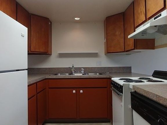 4th image of 104 Camelot Ct APT 3