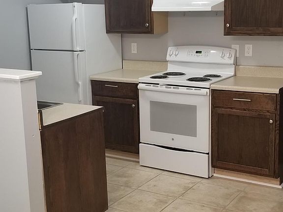 4th image of 523 Crooked Creek Ct