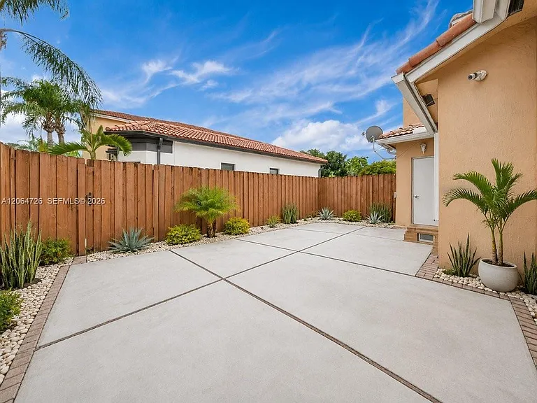 16220 SW 101st Ter #16220 — Photo 4