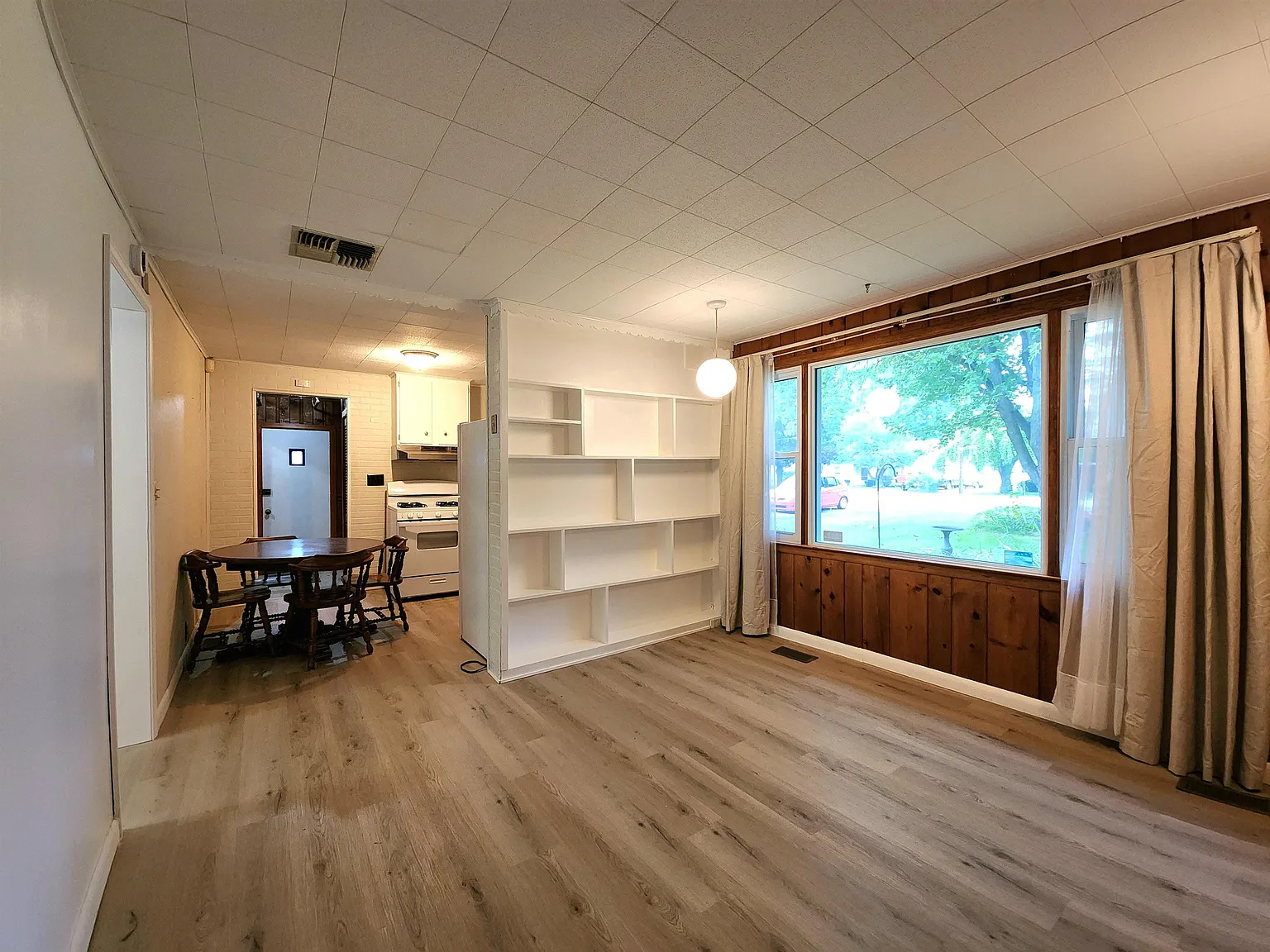 2 bed, 1.0 bath, 723 sqft, $1,000 — Photo 4
