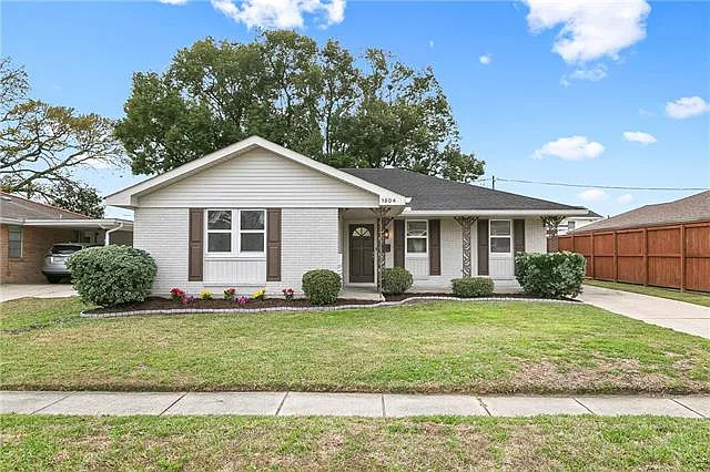 3 bed, 2.0 bath, 1630 sqft, $2,150 — Photo 1