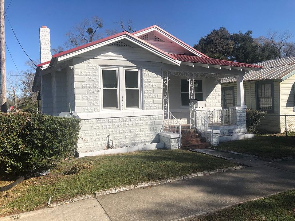 2nd image of 1355 Grothe St