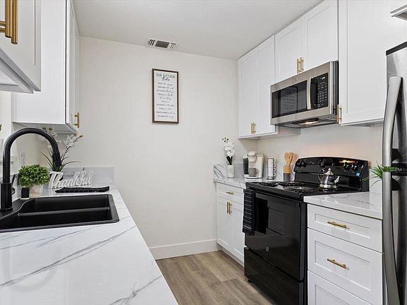 3rd image of 509 E St