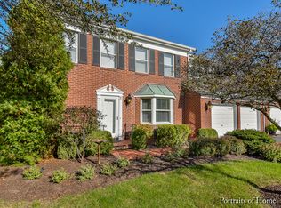 9 Hanover Ln, Sugar Grove, IL 60554