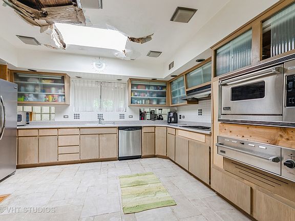 4th image of 2571 Oakwood Dr