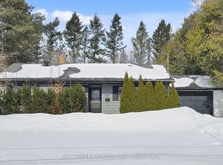 1011 Janette St, Newmarket, ON L3Y3C4