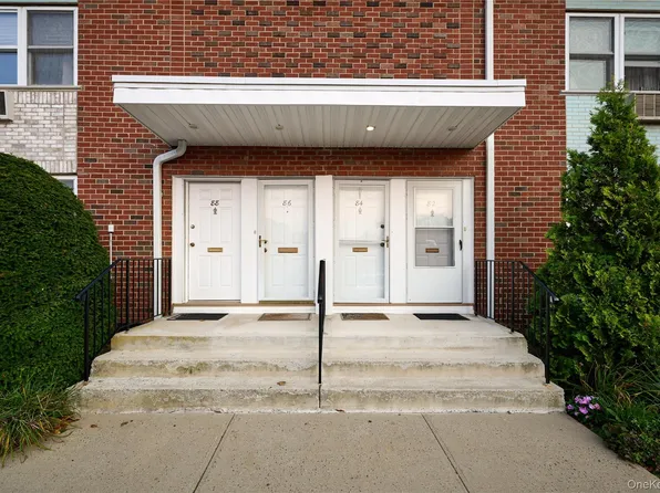 86 Farber Drive #86, West Babylon, NY 11704