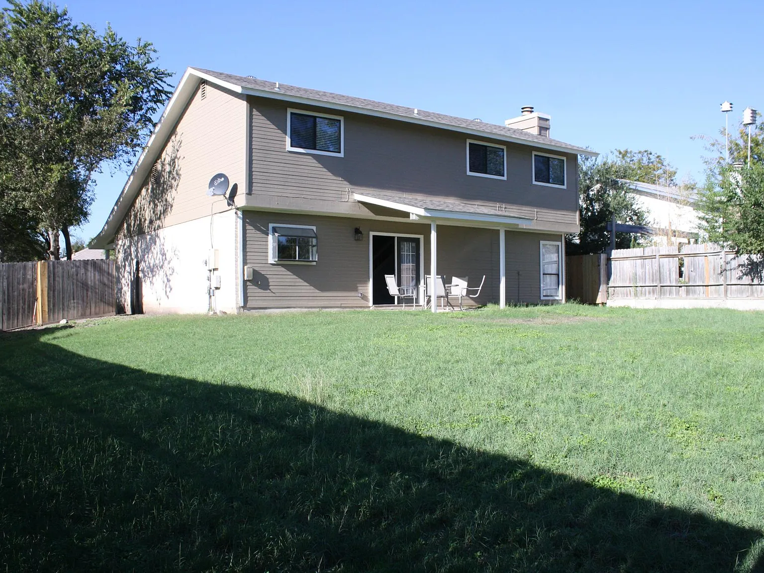 3 bed, 2.5 bath, 1843 sqft, $1,800 — Photo 3