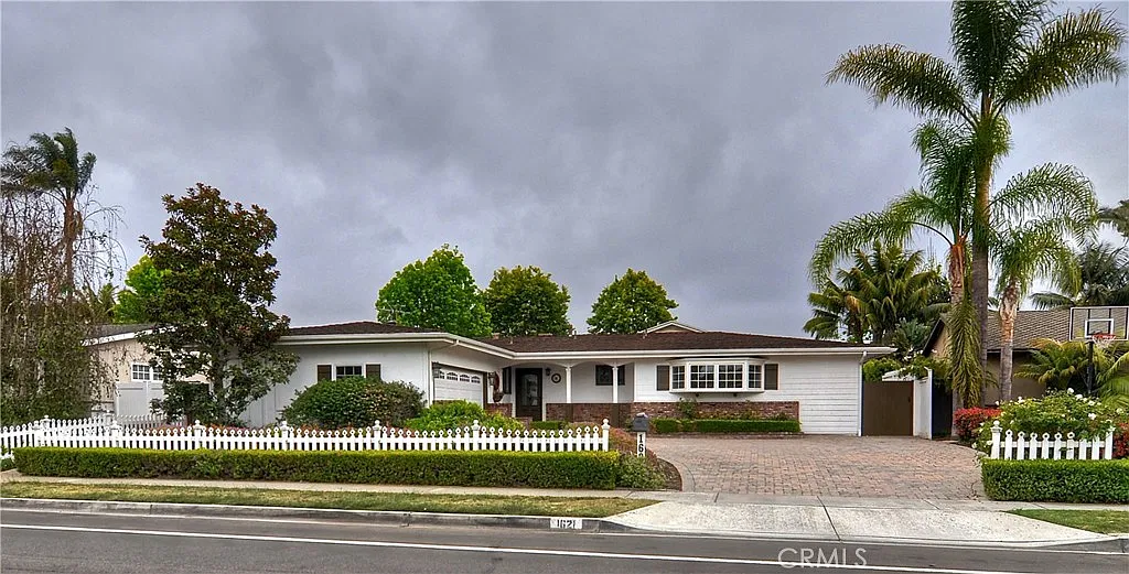 3 bed, 1990 sqft, $10,500 — Photo 3