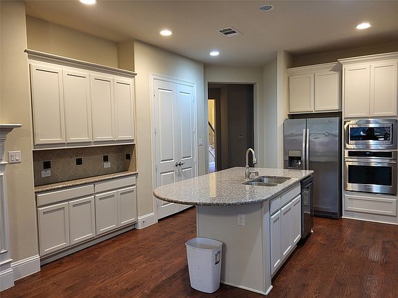 5th image of 3020 Hurstwood Dr
