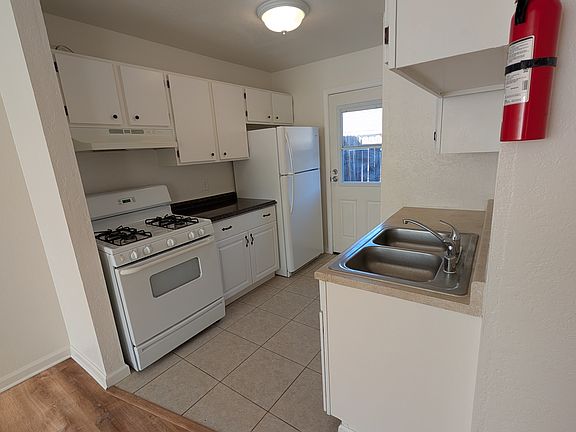 Kitchen appliances included: Dishwasher, 18cft Fridge & Range