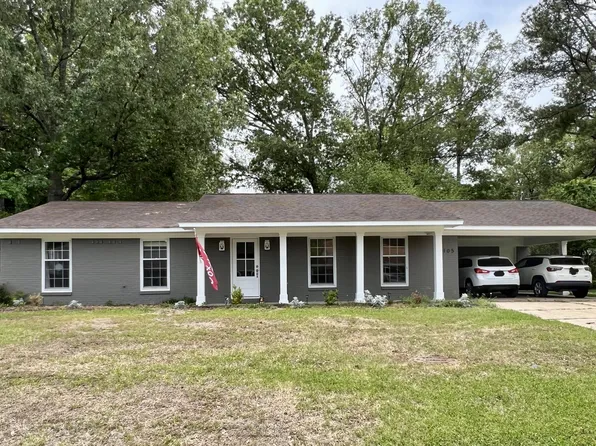 2105 Douglas McArthur Dr, Starkville, MS 39759