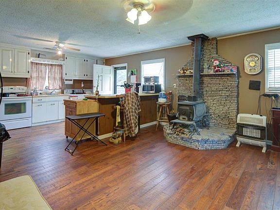 4th image of 1189 Old Dahlonega Hwy