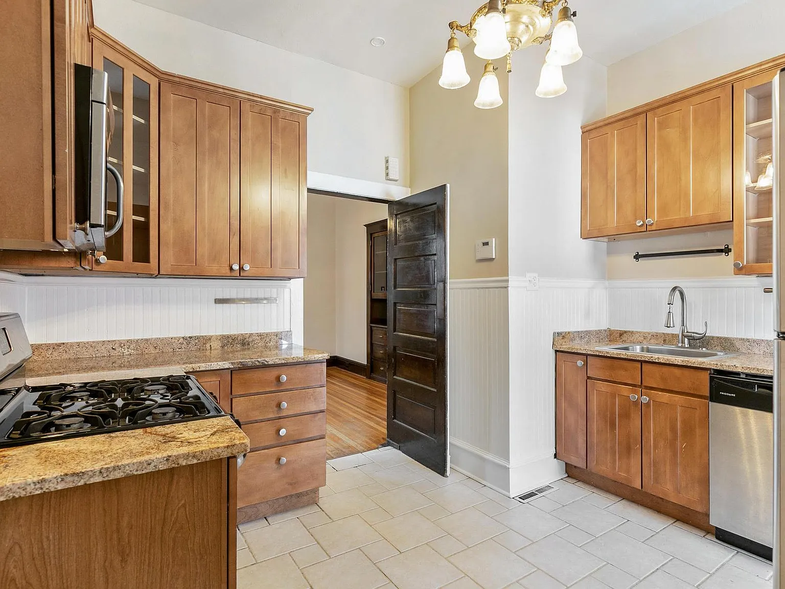 3 bed, 1752 sqft, $2,845 — Photo 3