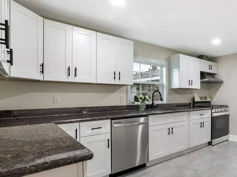 512 Avenue G — Photo 7