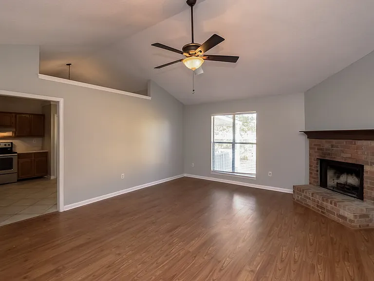 10378 Yates Dr — Photo 2