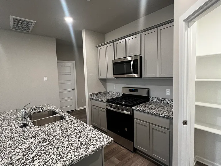 SW 41st Pl — Photo 7