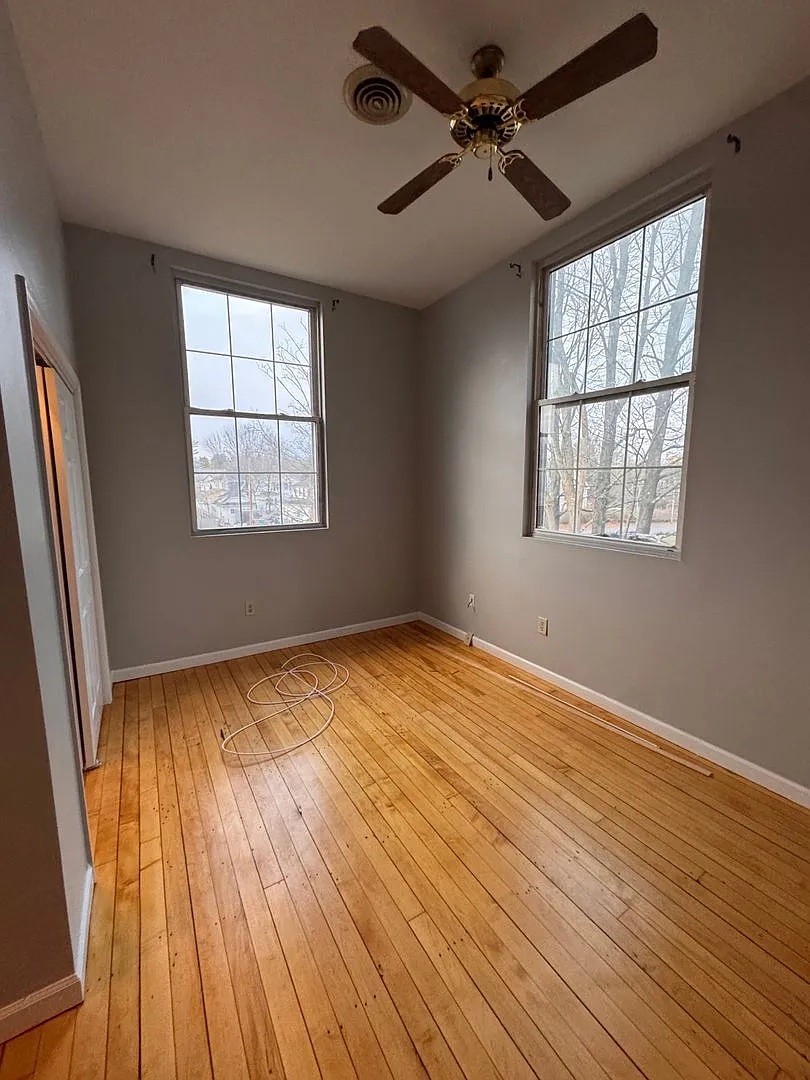 Derry NH- 1 Bedroom — Photo 1