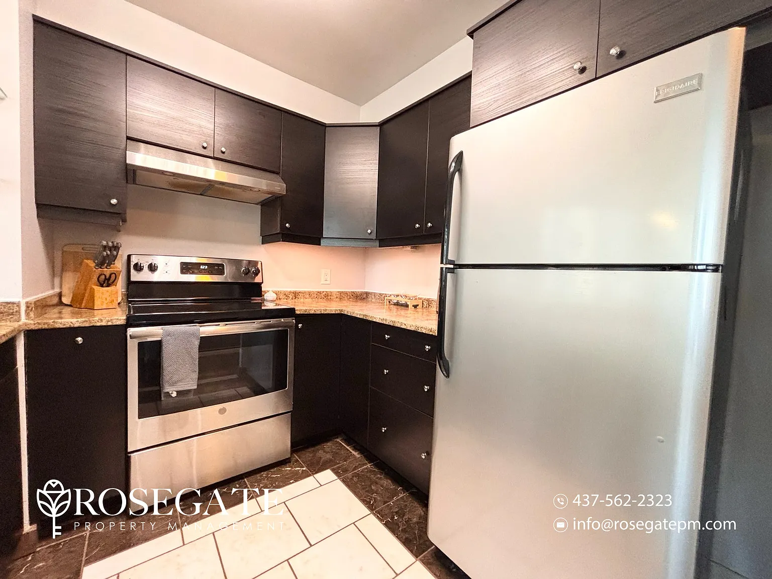 140 Dunlop Street East Barrie — Photo 2