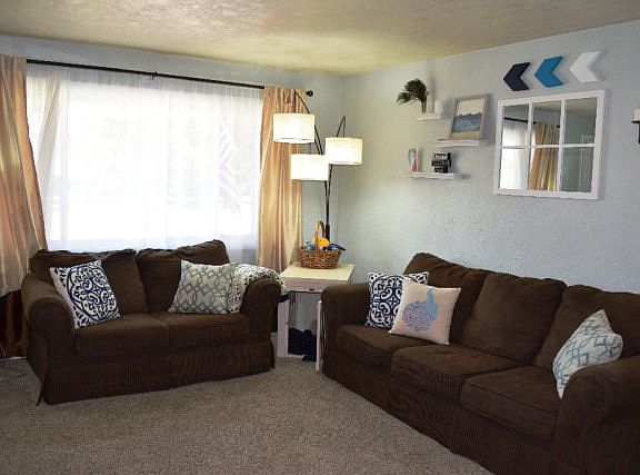 5th image of 975 N Yellowpine Dr