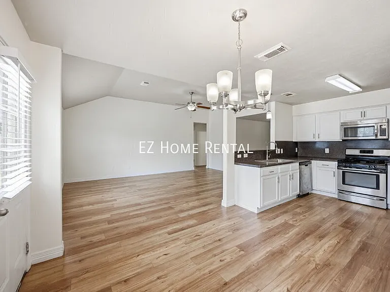 2619 Dylans Crossing Dr — Photo 6