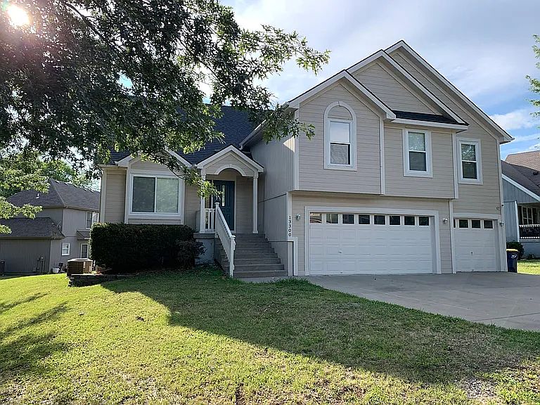 1st image of 13300 Forest Oaks Dr