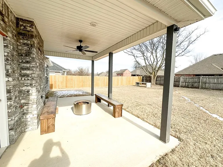 310 W Tyler Rd — Photo 17