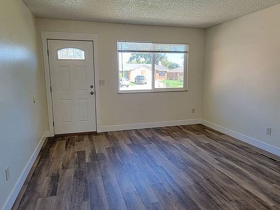 5th image of 410 E 22nd Pl