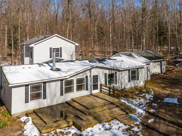 5380 Sylvan Point Rd, Honor, MI 49640