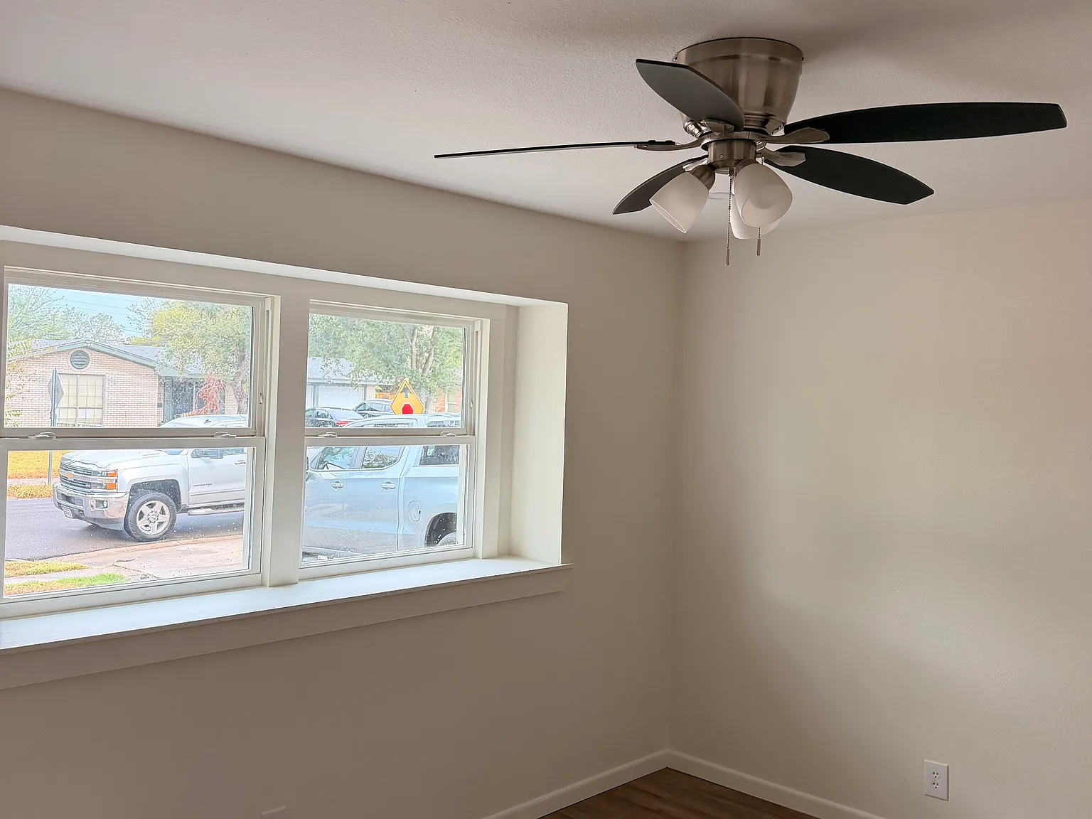 3 bed, 1252 sqft, $2,300 — Photo 3