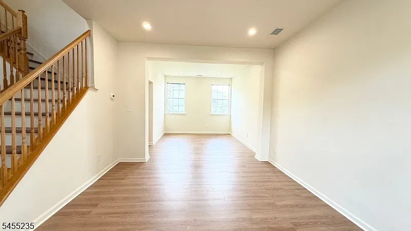 3 bed, 2.5 bath, $4,200 — Photo 4