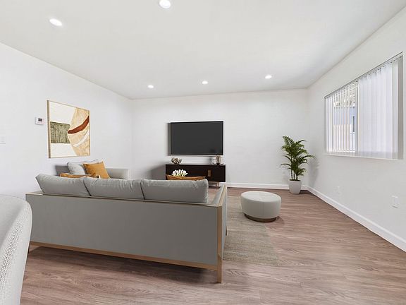 4th image of 15225 Victory Blvd APT 29